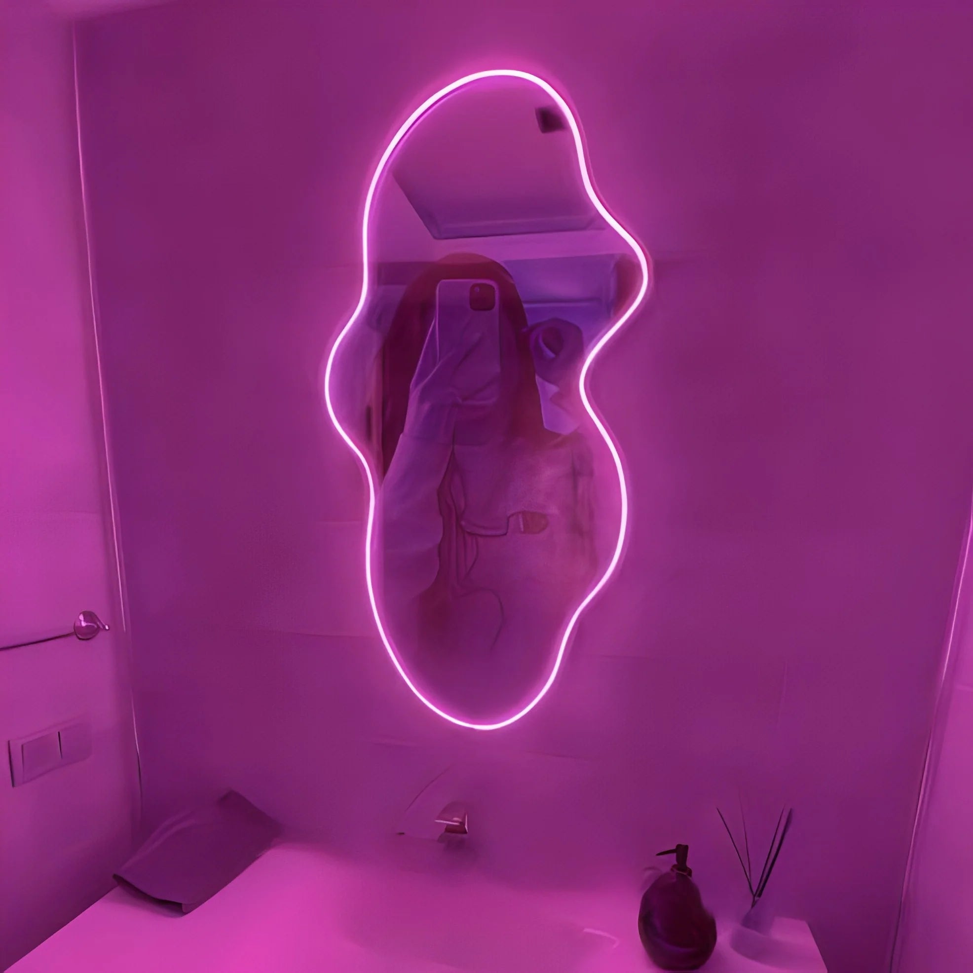 Curvy Mirror